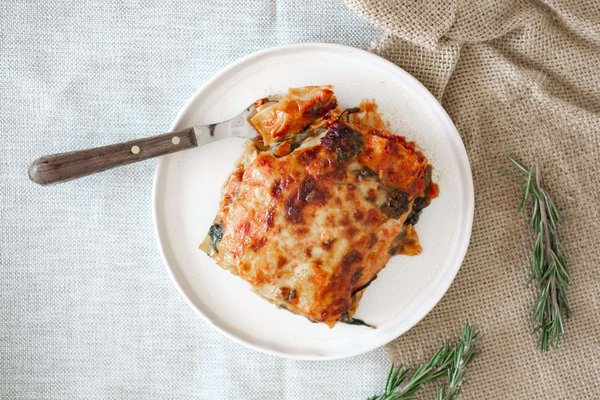 How to create a gourmet vegetarian lasagna with rich and complex flavors?