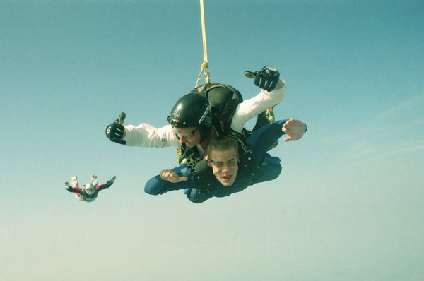 How does participation in extreme sports like base jumping and skydiving affect psychological resilience?
